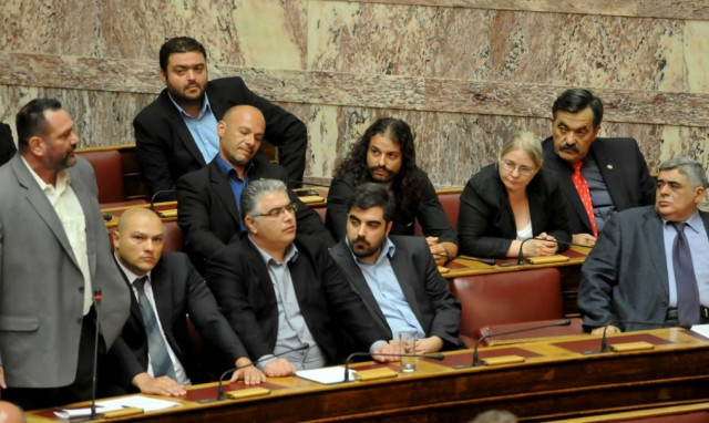 Χρυσή Αυγή: Ο Τσίπρας εκλιπαρεί τη Μέρκελ για να κάνει εκλογές