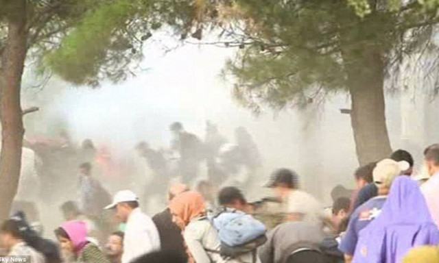 Σκόπια: Έριξαν χειροβομβίδες κρότου-λάμψης για να απωθήσουν τους πρόσφυγες (video+photos)