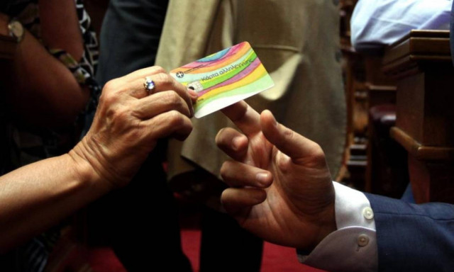 Πιστώνεται από Δευτέρα η κάρτα αλληλεγγύης