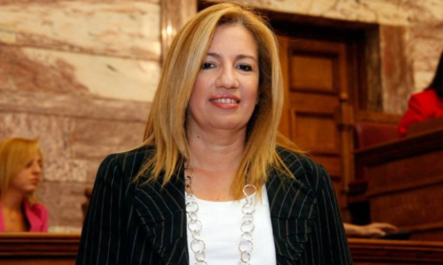 Γεννηματά: Ο Τσίπρας κάνει το Σύνταγμα κουρελόχαρτο