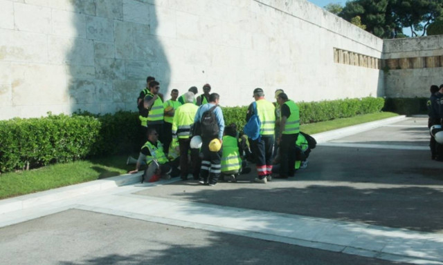 Απέκλεισαν το παλιό δημαρχείο οι μεταλλωρύχοι Κασσάνδρας