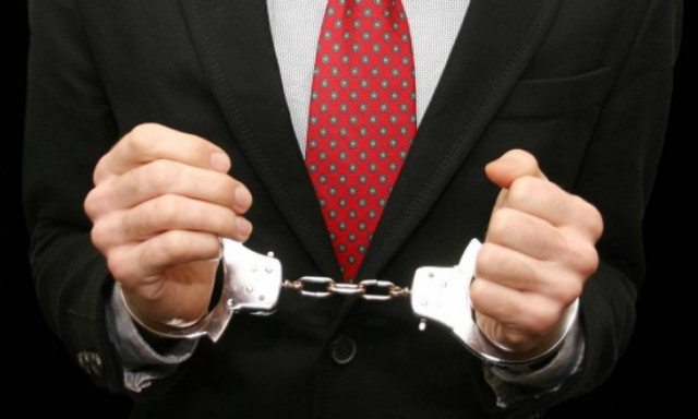 Δικογραφία «καίει» πρώην υπουργό και εστεμμένη...