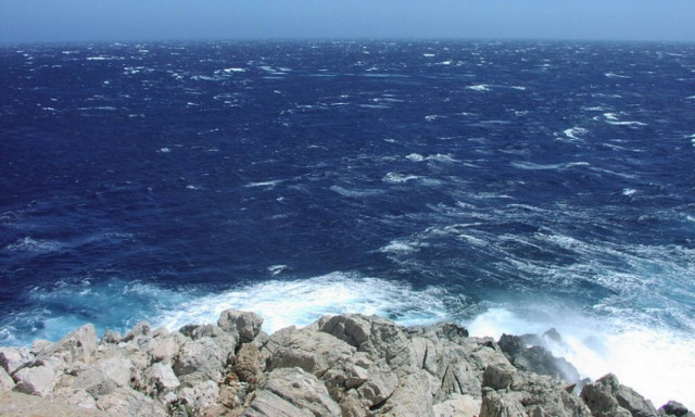 Με μελτέμια και λιακάδα σε όλη τη χώρα ο καιρός της Πέμπτης (pics)