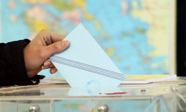 Δημοσκόπηση: Εκλογικό ντέρμπι μεταξύ ΣΥΡΙΖΑ και ΝΔ