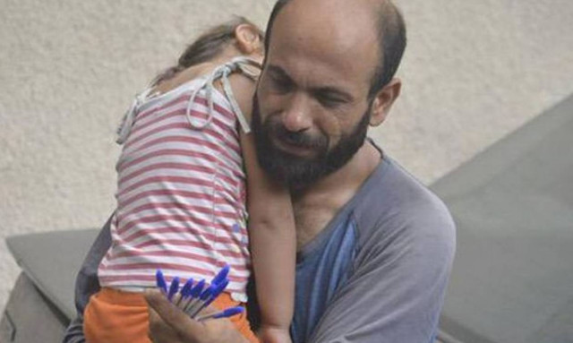 Η συνταρακτική ιστορία ενός πρόσφυγα μέσα από ένα φωτογραφικό καρέ (photos)