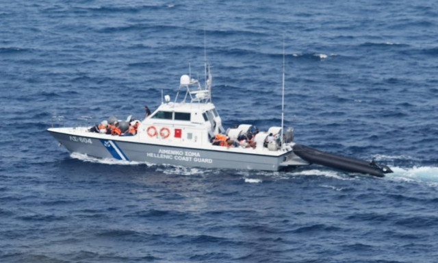 Σοκ στη Σύμη: Νεκρός 15χρονος σε αμπάρι δουλεμπορικού