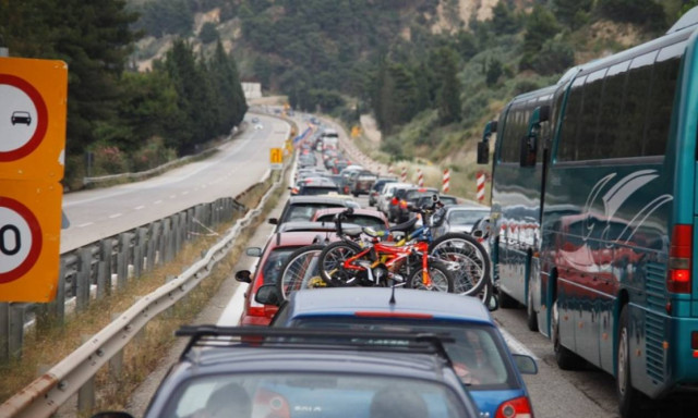 Χιλιόμετρα ταλαιπωρίας κατά την επιστροφή των εκδρομέων από το Πήλιο στο Βόλο