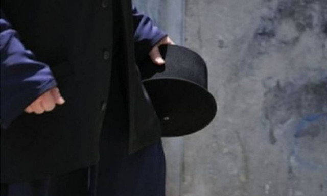 Προσποιήθηκε τον εκπρόσωπο Ιεράς Μητρόπολης και πήρε από ιερέα και μοναχή 17.950 ευρώ