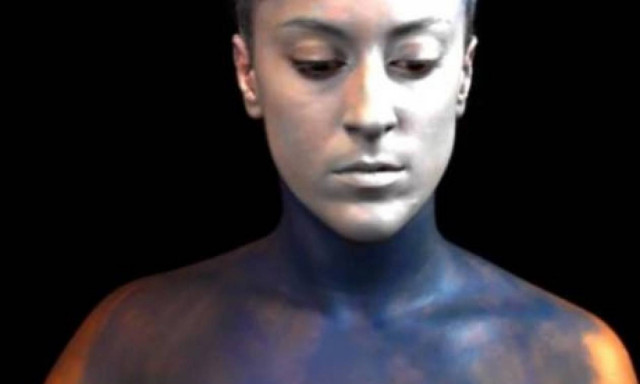 Πάτρα: Δείτε τι ζωγράφισε στο σώμα της η 19χρονη (video)