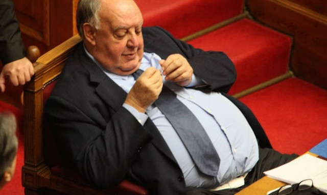 Ο Πάγκαλος δηλώνει φτωχός με 1.800 ευρώ και οργίζονται μέχρι και οι πέτρες