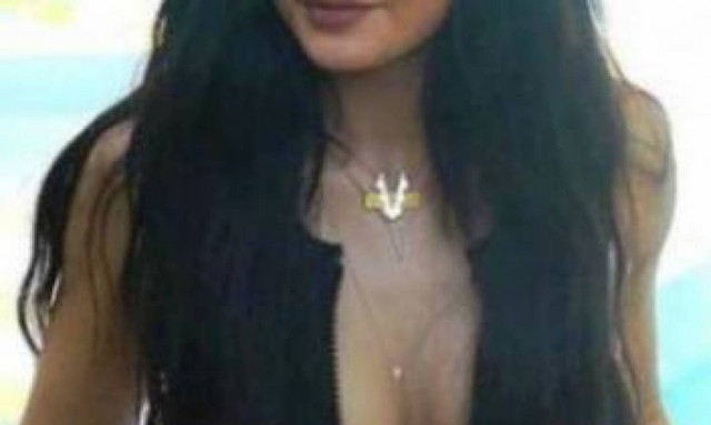 Γιόρτασε τα 18α γενέθλιά της με σέξι φωτογράφιση (photos)