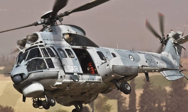 Αερομεταφορά ηλικιωμένων από το Άγιο Όρος με Super Puma