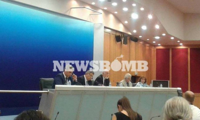 Η κυβέρνηση ξεκαθαρίζει: Πρόκειται για προσφυγικό κύμα και όχι μεταναστευτικό