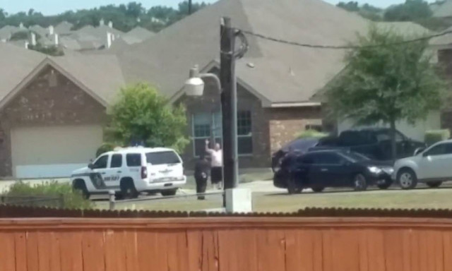 Σε διαθεσιμότητα οι δύο αστυνομικοί μετά τον θάνατο ενός άνδρα στο Τέξας (video)