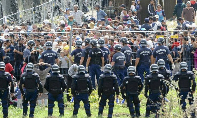 H συγκλονιστική φυγή των μεταναστών από τους καταυλισμούς στην Ουγγαρία (photos)