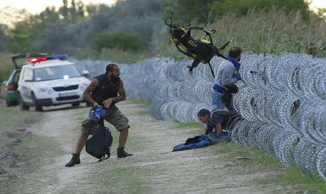 Ουγγαρία: Συνεχίζονται τα επεισόδια – Παραιτήθηκε ο υπουργός Άμυνας