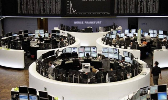 Oριακή άνοδος του ευρώ