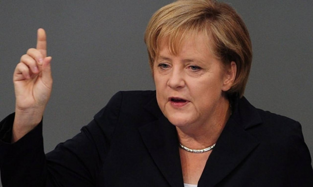 Η Μέρκελ δίνει συγχαρητήρια στον Νταβούτογλου για το προσφυγικό