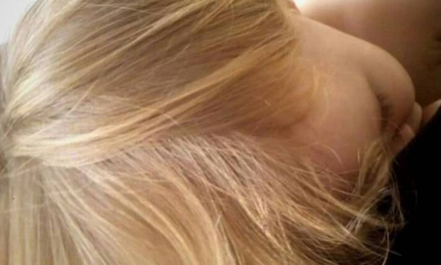 Πασίγνωστη Ελληνίδα ηθοποιός θηλάζει ακόμη τον 22 μηνών γιο της! (εικόνα)