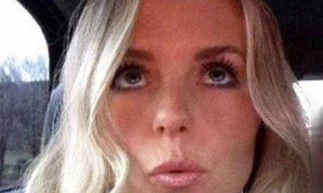 Τον προσέλαβαν να την παρακολουθήσει και την είδε να κάνει σεξ με τον ανήλικο γιο του