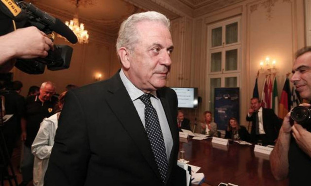 Αβραμόπουλος: Η ΕΕ θα παρουσιάσει ολοκληρωμένο σχέδιο κατά της εμπορίας ανθρώπων το 2016