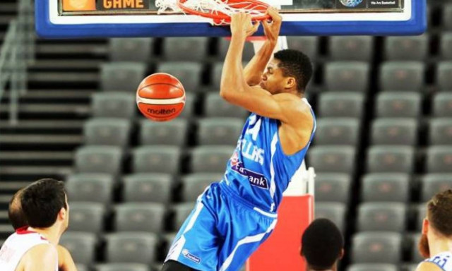 Η απάντηση του Αντετοκούνμπο στην... Χρυσή Αυγή! (video)