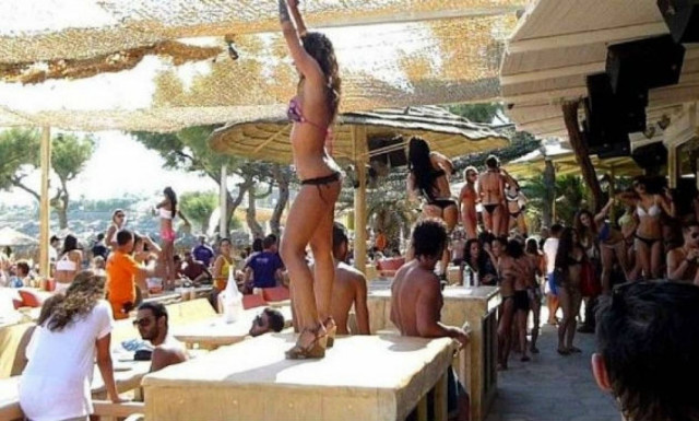 Και δεύτερος υπουργός στο σκάνδαλο της Μυκόνου με τα εκδιδόμενα μοντέλα