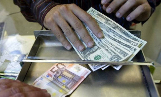 Yποχώρηση του ευρώ