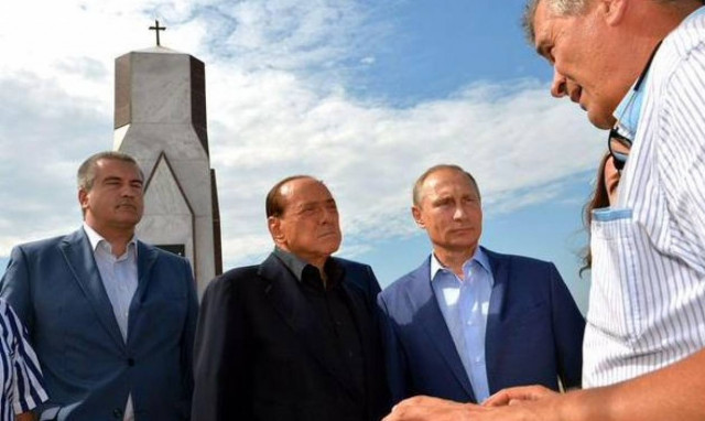 Ο Πoύτιν καλωσόρισε την εκεχειρία στην Ουκρανία και ήπιε κρασί με τον Μπερλουσκόνι στην Κριμαία