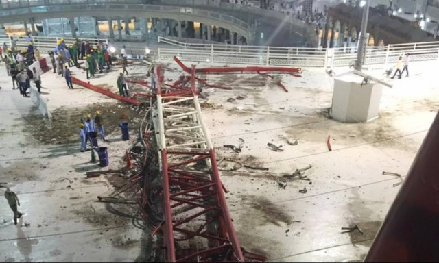 Η στιγμή της πτώσης του γερανού στο Τζαμί της Μέκκας (video)