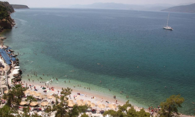 Με ζέστη και λίγα σύννεφα ο καιρός της Δευτέρας (pics)