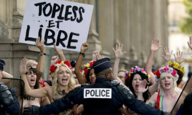 Βίντεο: Ξυλοκόπησαν δύο μέλη των FEMEN σε μουσουλμανική συνδιάσκεψη