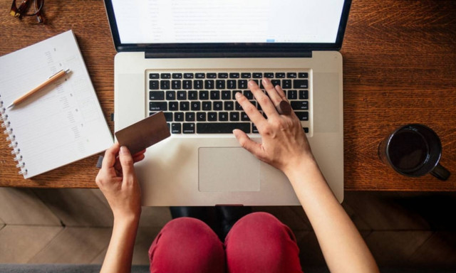 Capital controls: Επιστρέφουν οι πληρωμές σε Paypal και Ebay μέσω ίντερνετ