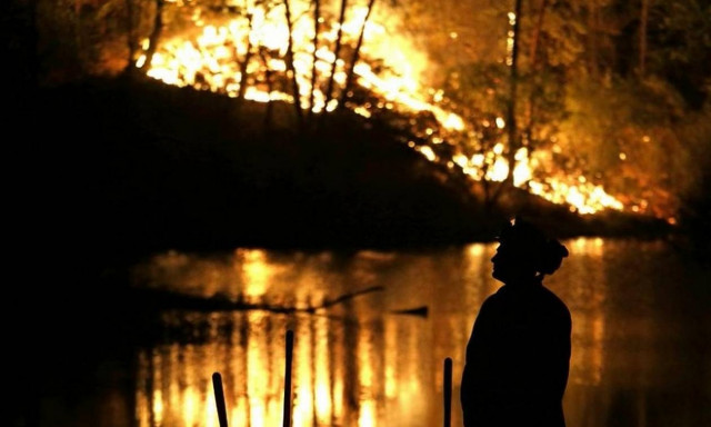 Καλιφόρνια: Ένας νεκρός και εκατοντάδες καμένες οικίες από τις καταστροφικές πυρκαγιές