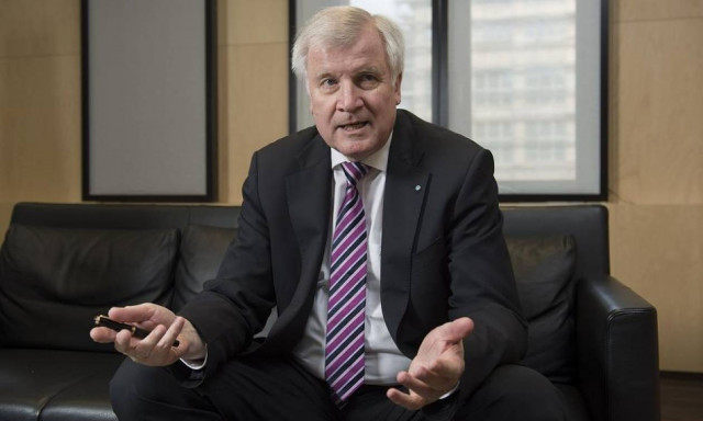 Ζεεχόφερ: «Σημαντικό μήνυμα» αποτελεί η επαναφορά των μεθοριακών ελέγχων