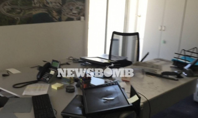 Έσπασε τα γραφεία του ΤΑΙΠΕΔ η αναρχική ομάδα «Ρουβίκωνας» (pics)