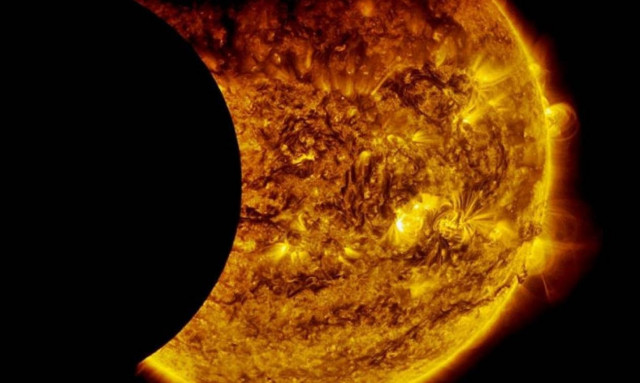 Μετά το μπλε φεγγάρι, έρχεται η υπερπανσέληνος (video)