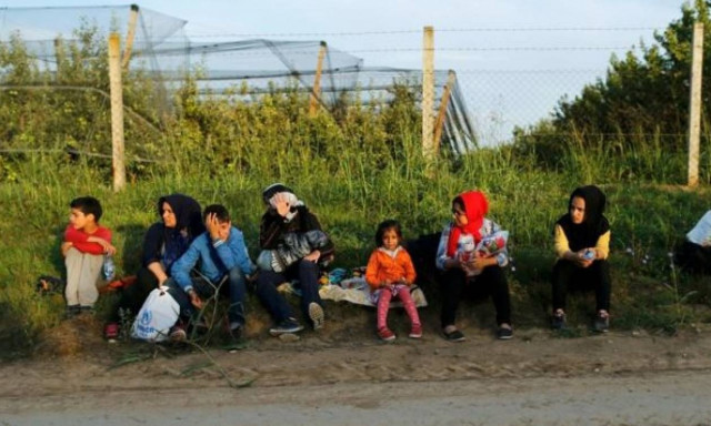 Χιλιάδες πρόσφυγες φτάνουν στην Κροατία μετά το κλείσιμο των συνόρων από την Ουγγαρία (video)