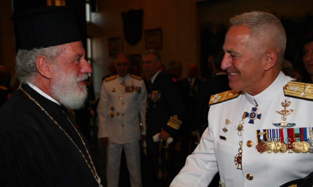 Ο Μητροπολίτης Σύρου στην τελετή παράδοσης - παραλαβής του νέου Αρχηγού ΓΕΕΘΑ (pics)