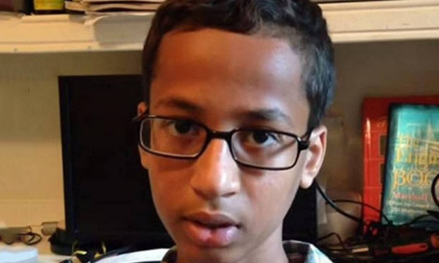 ΗΠΑ: Δασκάλα πέρασε το ρολόι μουσουλμάνου μαθητή για… βόμβα (video)