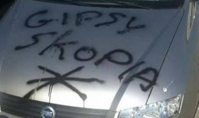 Στη Χαλκιδική ξήλωσαν το «ΜΚ» από σκοπιανό αυτοκίνητο