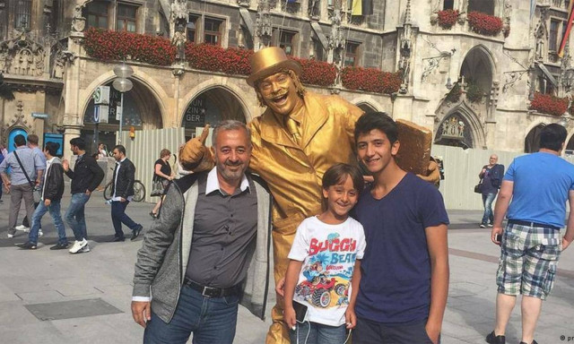 Σύριος πρόσφυγας: «Είμαστε καταδικασμένοι να ελπίζουμε» (photos)