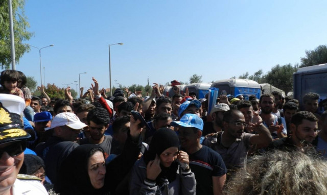 Ανεξέλεγκτη η κατάσταση στη Μυτιλήνη: Περισσότεροι από 7.000 μετανάστες το τριήμερο