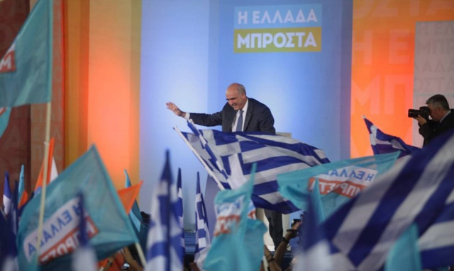 Η... επική τούμπα του Μεϊμαράκη στην προεκλογική συγκέντρωση της ΝΔ (video)