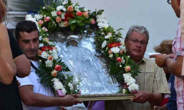 Λιτανεία της εικόνας της Αγίας Σοφίας στα σοκάκια του Ναυπλίου