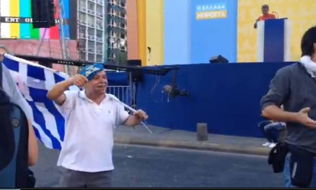 Σόου... φανατικού Νεοδημοκράτη: «Ναι ρε Βαγγέλα!» (video)