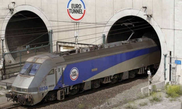 Νεκρός πρόσφυγας από ηλεκτροπληξία στη Μάγχη