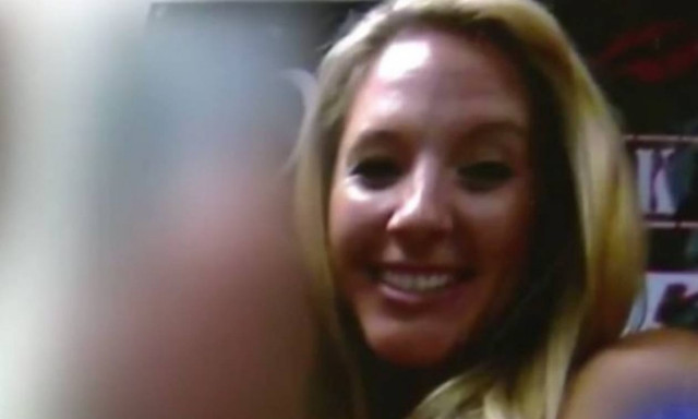 Το πρωί δασκάλα και το βράδυ πορνοστάρ στο διαδίκτυο! (photo+video)