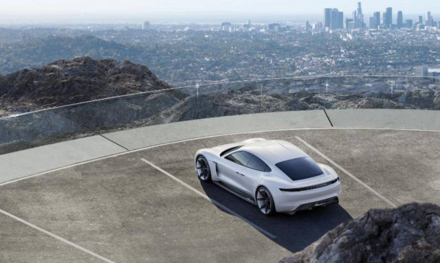 Porsche: Ηλεκτροκίνητο τετραθέσιο sport sedan (photos)