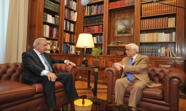 Συνάντηση Αβραμόπουλου με Παυλόπουλο για το προσφυγικό